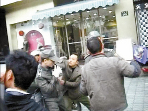 近期城管暴力事件頻發(fā)引關(guān)注