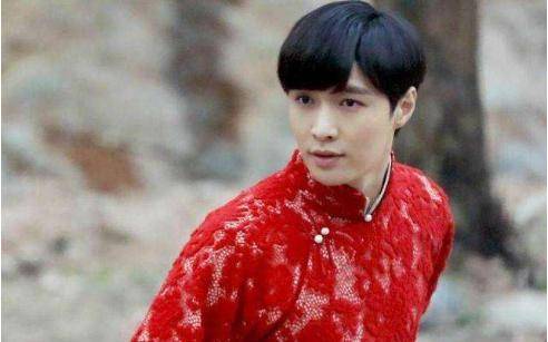 二月紅演員，舞臺到熒屏的蛻變之路——自信與成就感的彰顯