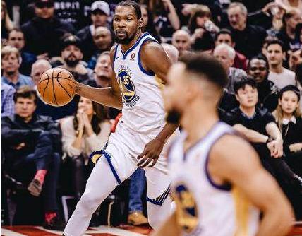 騎士勇士對決，熱血沸騰的賽場瞬間，精彩對決不容錯過！