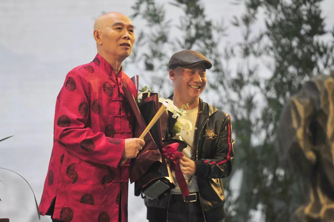 李伯清最新評書，鄰里溫情與友情的紐帶