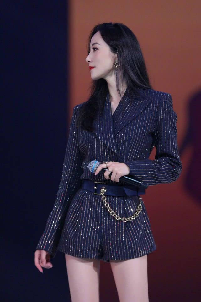 校園女神全能保鏢，變化、學(xué)習(xí)與自信的力量最新章節(jié)