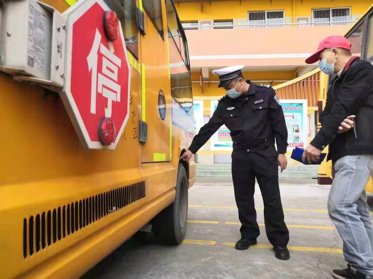 東莞交警最新動態(tài)揭秘，巷弄間的秘密小店大揭秘！