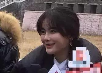 下巴長的明星探秘小巷中的秘密小店