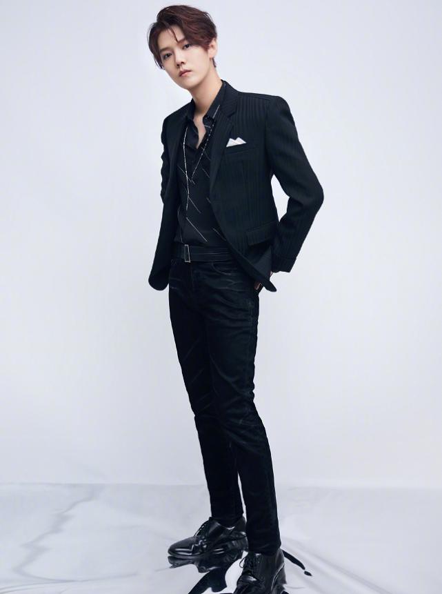 下巴長的明星探秘小巷中的秘密小店