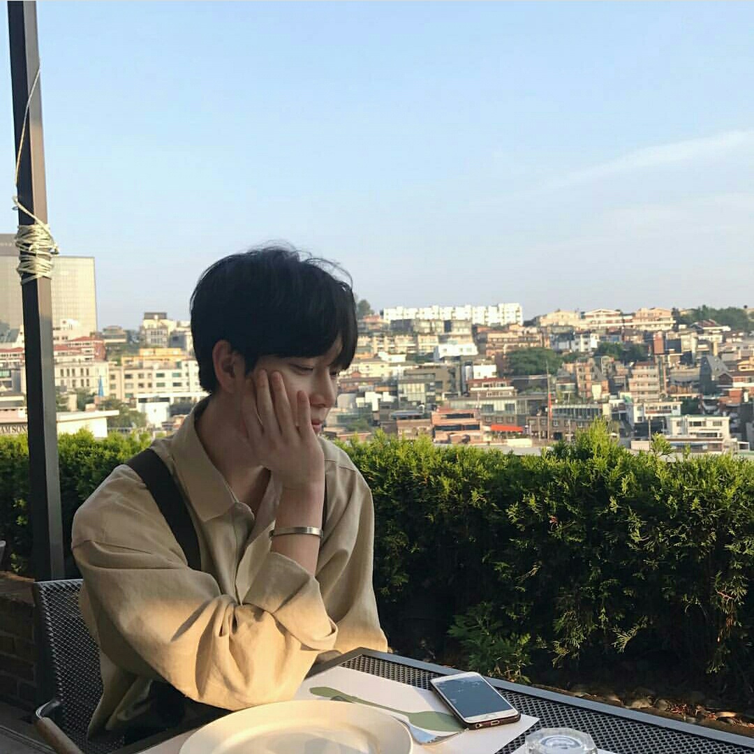 最新韓系男頭圖片,最新韓系男頭圖片的流行與爭議，一種文化現(xiàn)象的探討