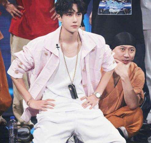 實(shí)力演員,實(shí)力演員與小巷中的隱藏寶藏，一家特色小店的奇妙之旅