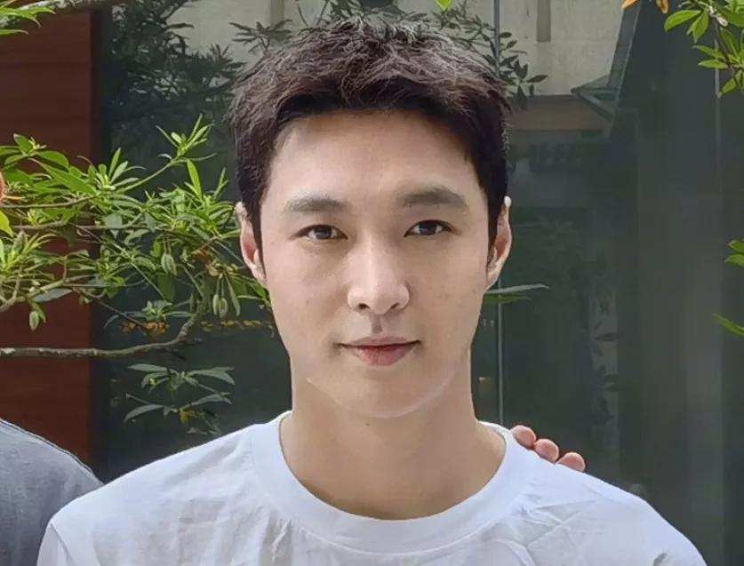 張藝興最新照片,張藝興最新照片陽(yáng)光少年，魅力無(wú)限！