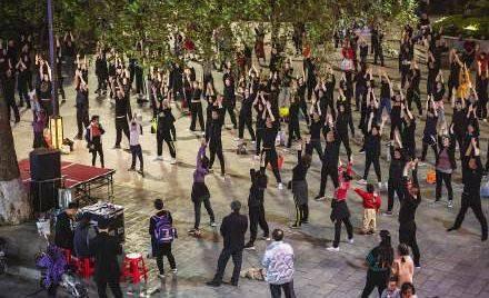 最新廣場舞精選100，舞動時(shí)尚，展現(xiàn)活力無限