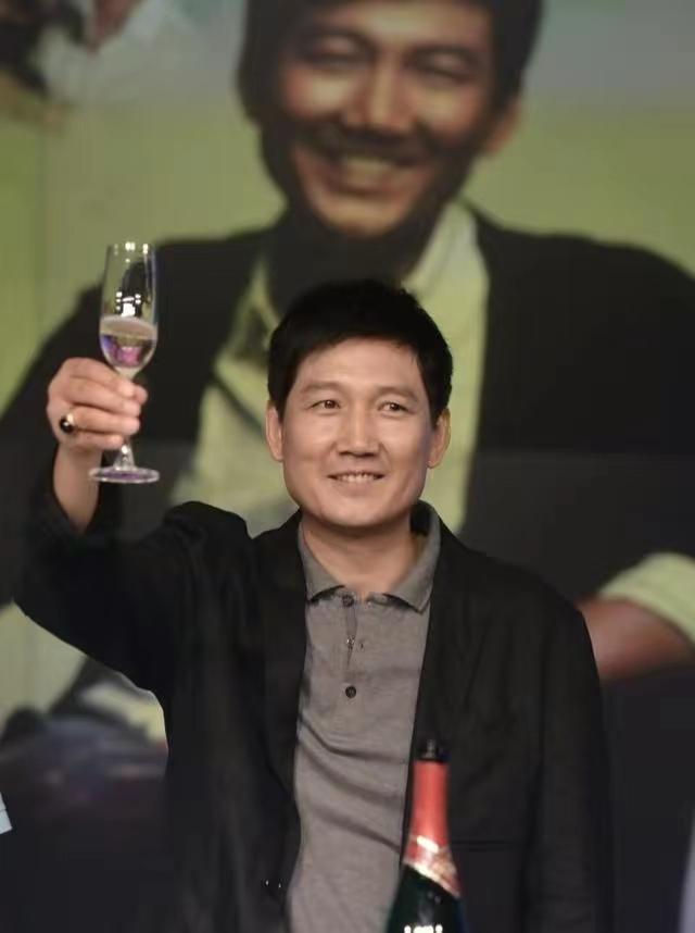 星光背后的無聲掙扎，明星與抑郁癥的斗爭