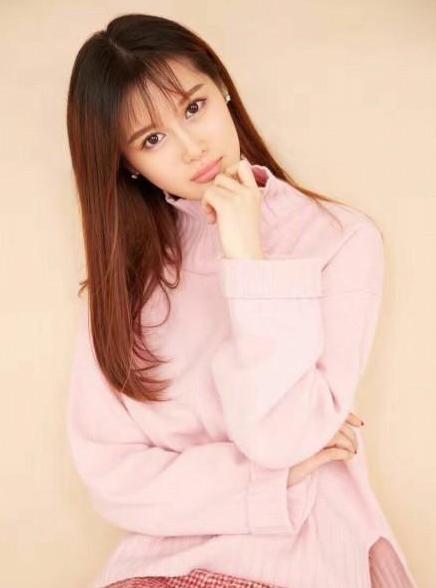 女演員李坤,超越熒幕的璀璨之星，女演員李坤的勵(lì)志故事