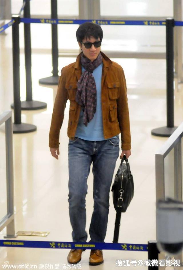 星光下的輝煌歷程，長(zhǎng)腿男明星的崛起之路