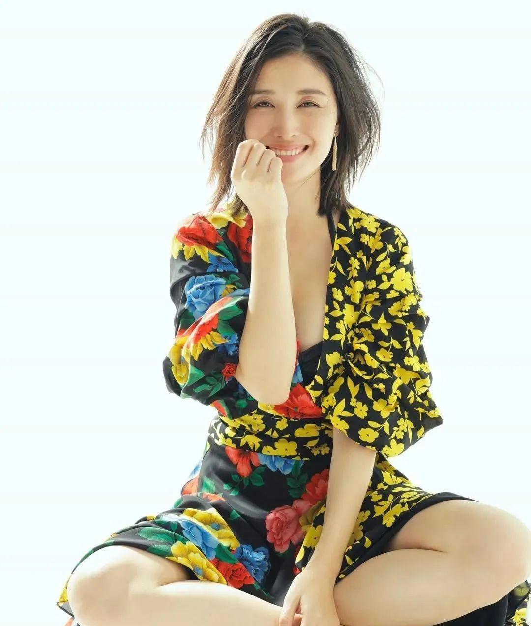 橋本愛實(shí)最新寫真集,橋本愛實(shí)最新寫真集，多元視角下的審視與探討