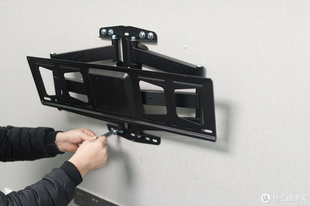 科技重塑生活，電視掛架安裝指南與掛墻新體驗視頻