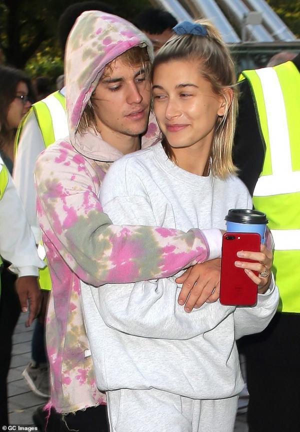 賽琳娜2017最新動(dòng)態(tài)，事業(yè)、慈善與公眾關(guān)注全解析