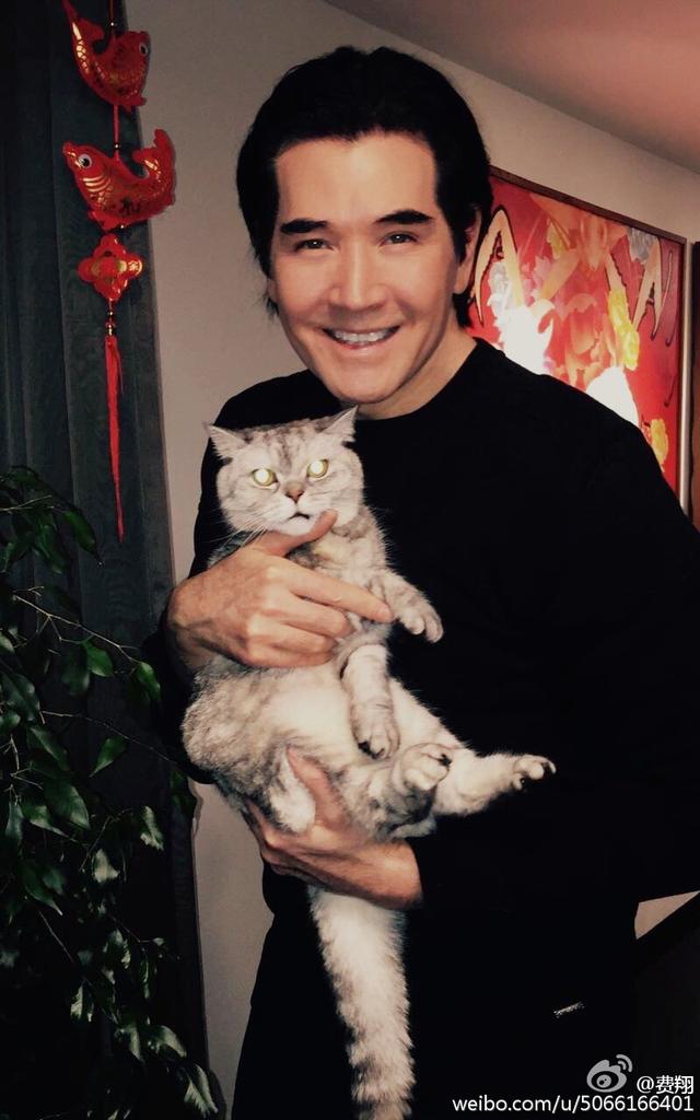 費翔微博更新揭秘，小巷神秘小店探險之旅！