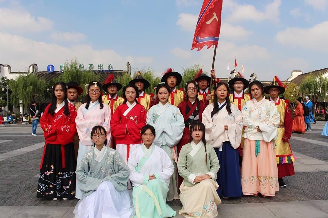 動漫服裝店，激發(fā)變化的力量，培育自信與成就感的時尚殿堂