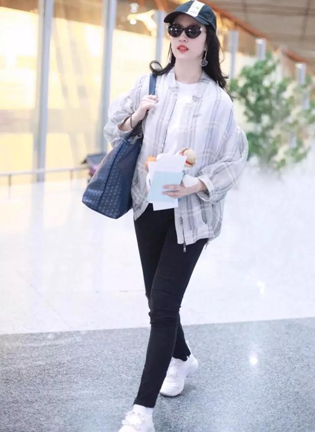 最新款沙發(fā)展示圖，設(shè)計(jì)、應(yīng)用及趨勢(shì)分析全解析