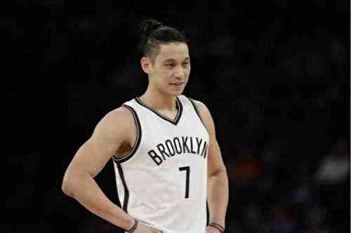 林書豪近期賽場風(fēng)采，籃球場上的風(fēng)暴熱潮