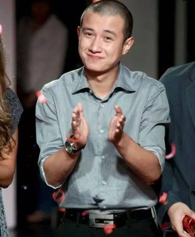 光頭男明星引領(lǐng)的高科技潮流，專(zhuān)屬產(chǎn)品體驗(yàn)未來(lái)生活