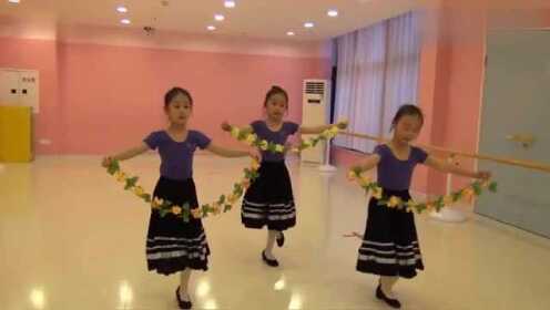 幼兒花環(huán)舞蹈新視頻，教育方式中的藝術(shù)展現(xiàn)風(fēng)采