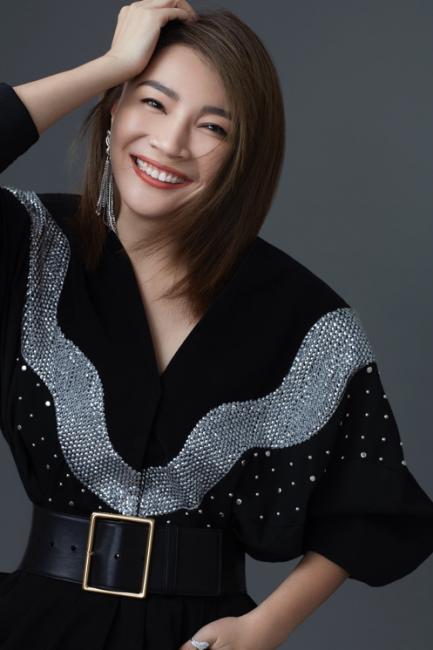 璀璨星光下的女演員張巖，魅力瞬間照片集