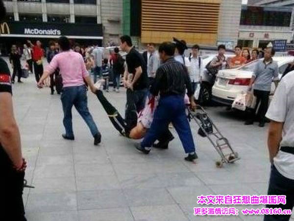 最新砍人事件視頻引發(fā)社會關注與公眾討論熱點