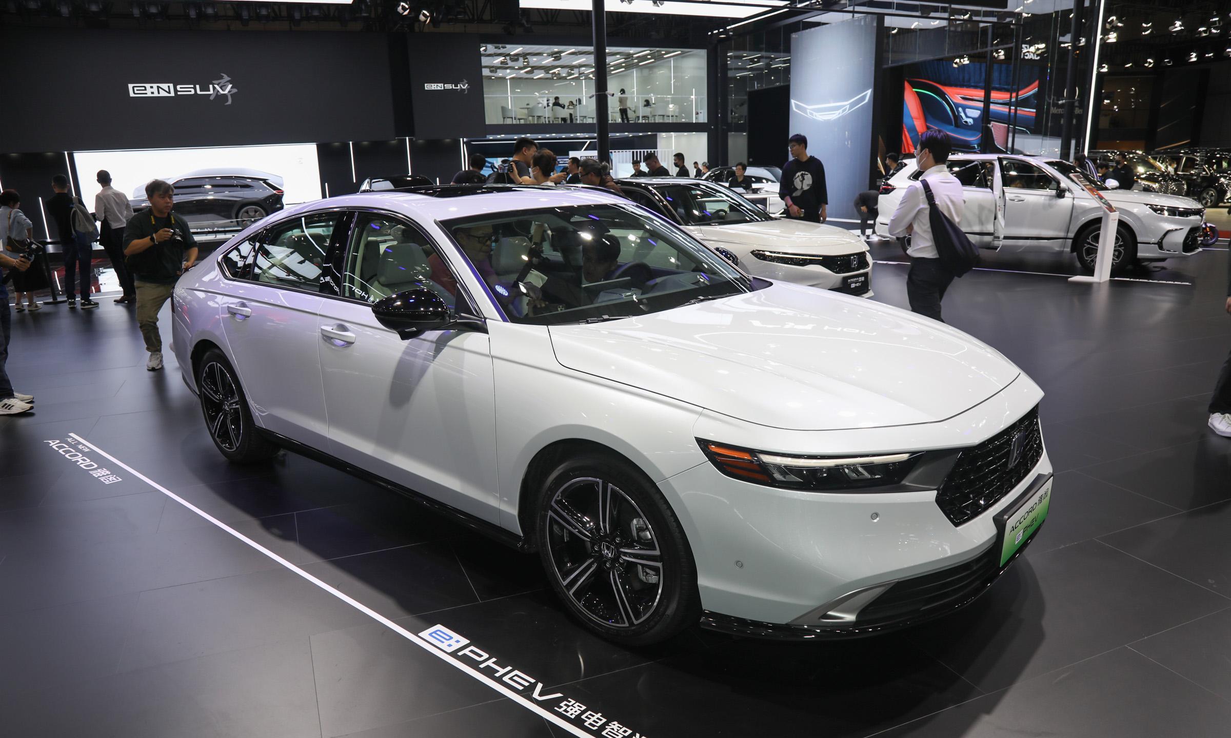 最新雅閣混動(dòng)車型，家庭溫馨之旅的理想之選