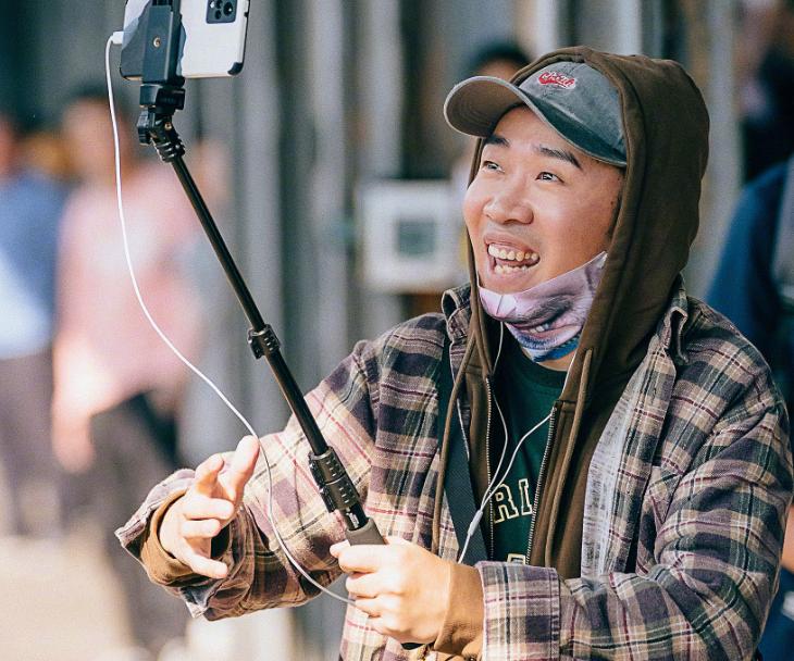 與大鵬同行的女演員，變化、自信與成就的力量展現(xiàn)