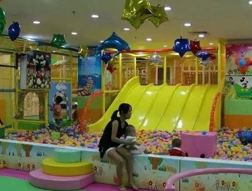 最新兒童室內(nèi)娛樂設(shè)施的一天體驗(yàn)報(bào)告