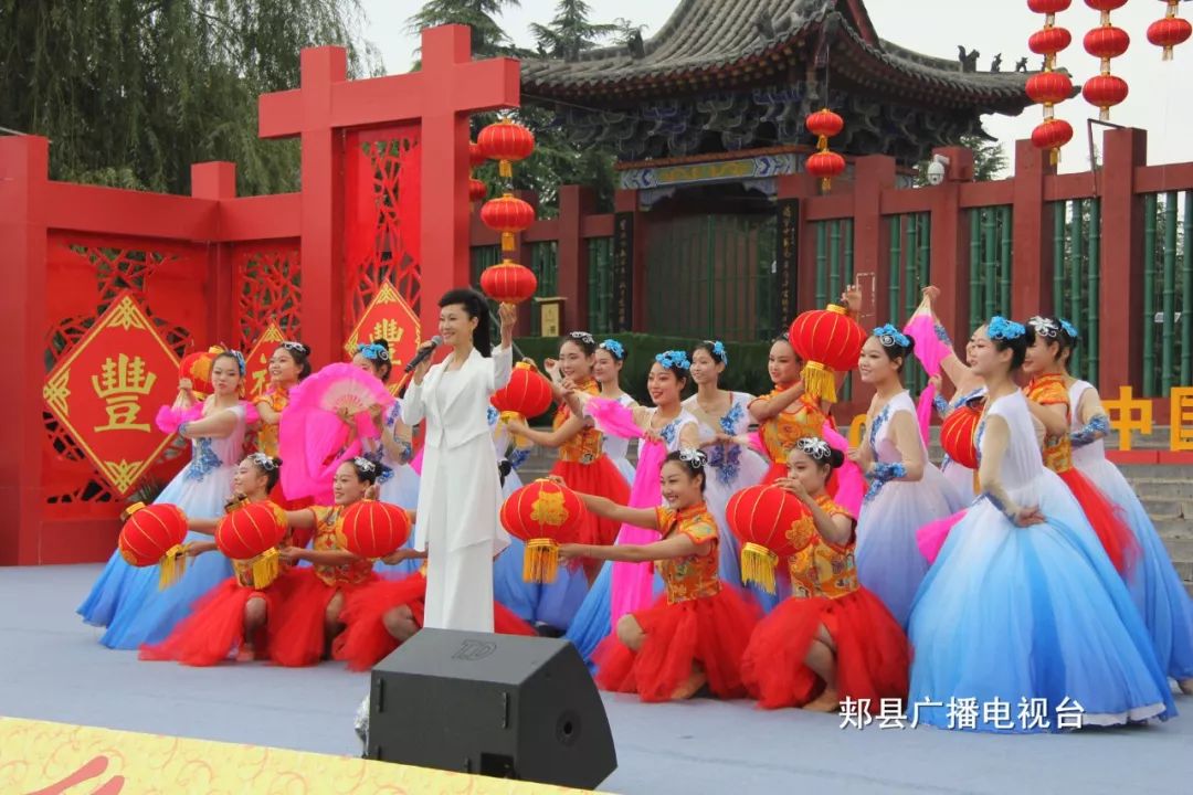 張地現(xiàn)場創(chuàng)作歌曲，音樂、友情與家的溫馨故事