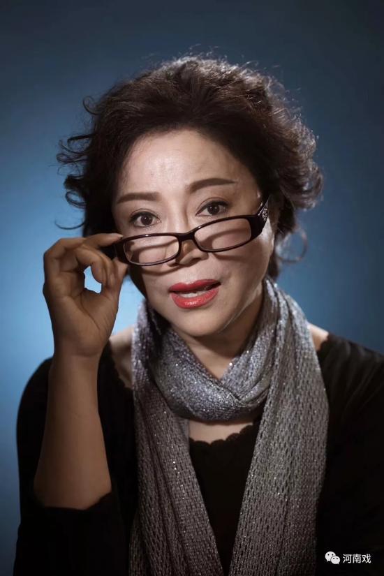 演員喳喳，舞臺(tái)到人生的蛻變——自信與成就的力量之源