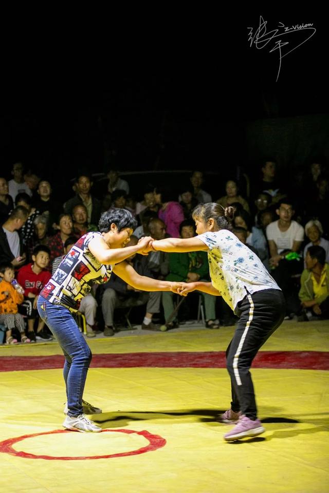 忻州摔跤賽場(chǎng)，最新賽事視頻揭示溫情與友誼的碰撞時(shí)刻