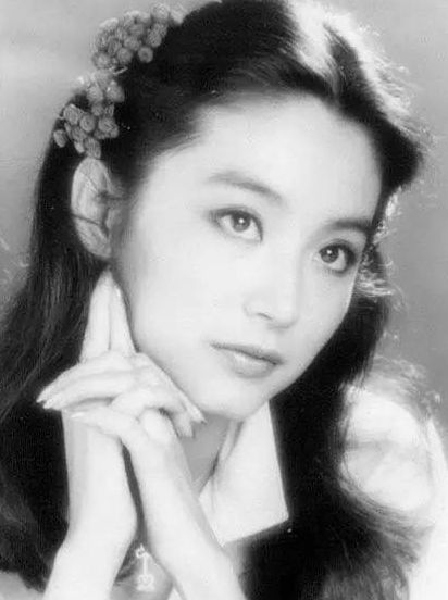 50后明星引領(lǐng)科技潮流，前沿高科技產(chǎn)品的體驗之旅