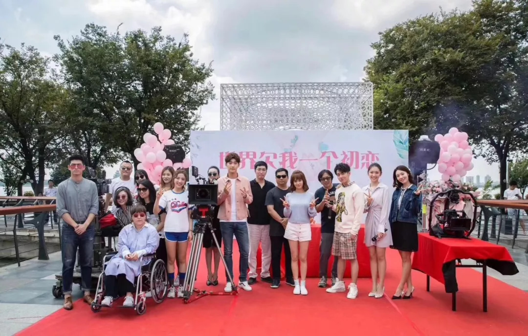 白鹿戀情與科技新品，引領(lǐng)潮流，體驗未來戀情之旅