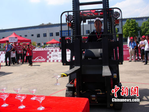 叉車比賽視頻，賽場上的友情與激情展現(xiàn)！