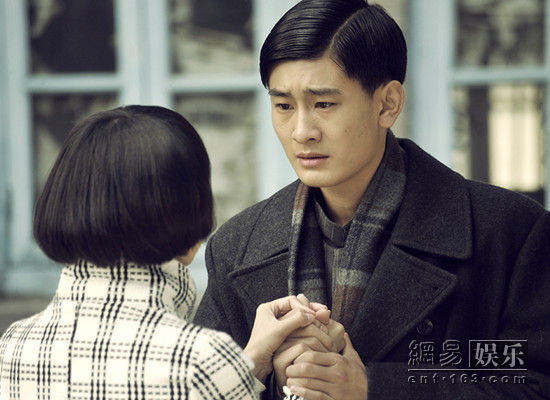 演員梓曉，璀璨演藝之路的閃耀之星