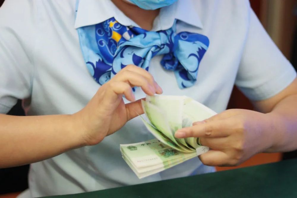 揭秘點(diǎn)鈔比賽規(guī)則，賽場(chǎng)震撼來(lái)襲！