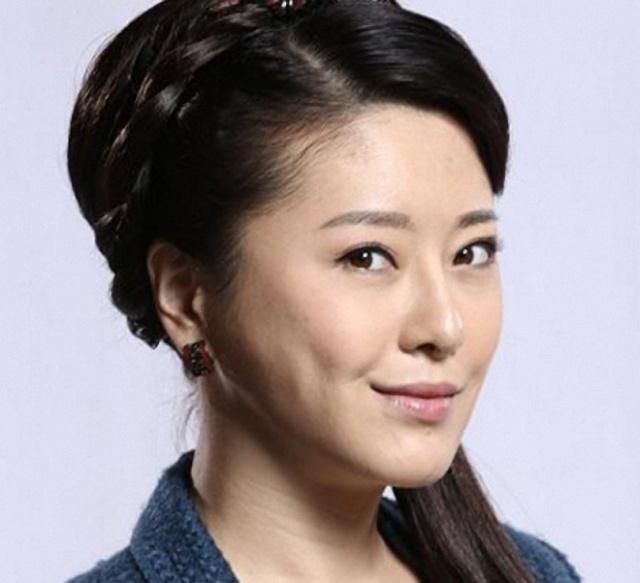 四區(qū)演員的角色定位與多維表達藝術(shù)探討