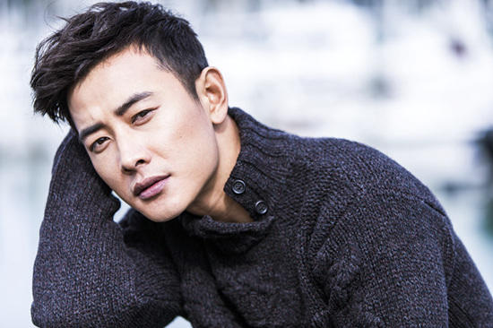 羅晉近期陽光帥氣照片展現(xiàn)魅力四溢的演員風采