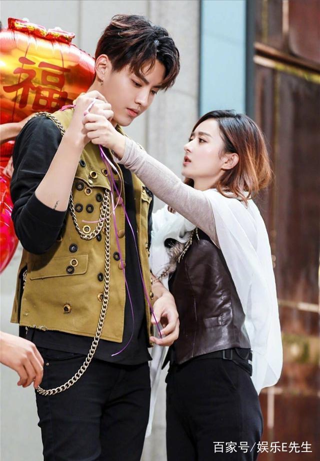 趙麗穎吳亦凡最新圖片，小巷風(fēng)情與隱藏特色小店探秘