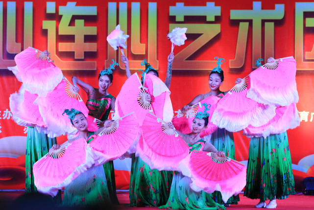 心連心藝術(shù)團(tuán)最新動(dòng)態(tài)揭秘??