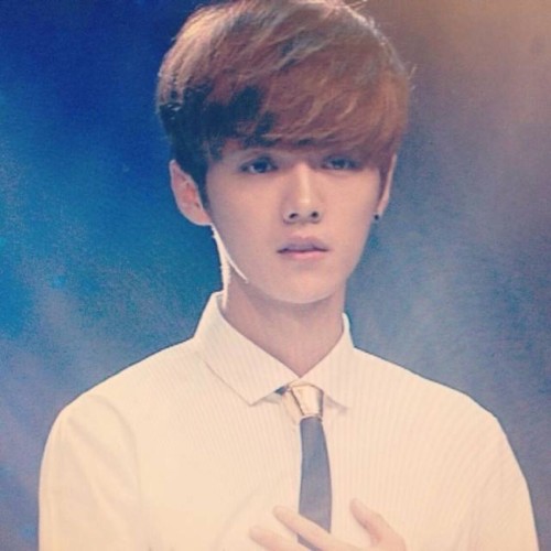 鹿晗2025年最新七月行程揭秘，偶遇小巷驚喜小店