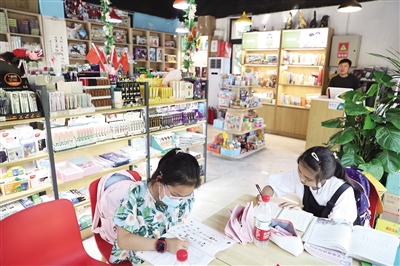 官妖丁公子最新章節(jié)暢閱，高科技產(chǎn)品的革新之旅全揭秘