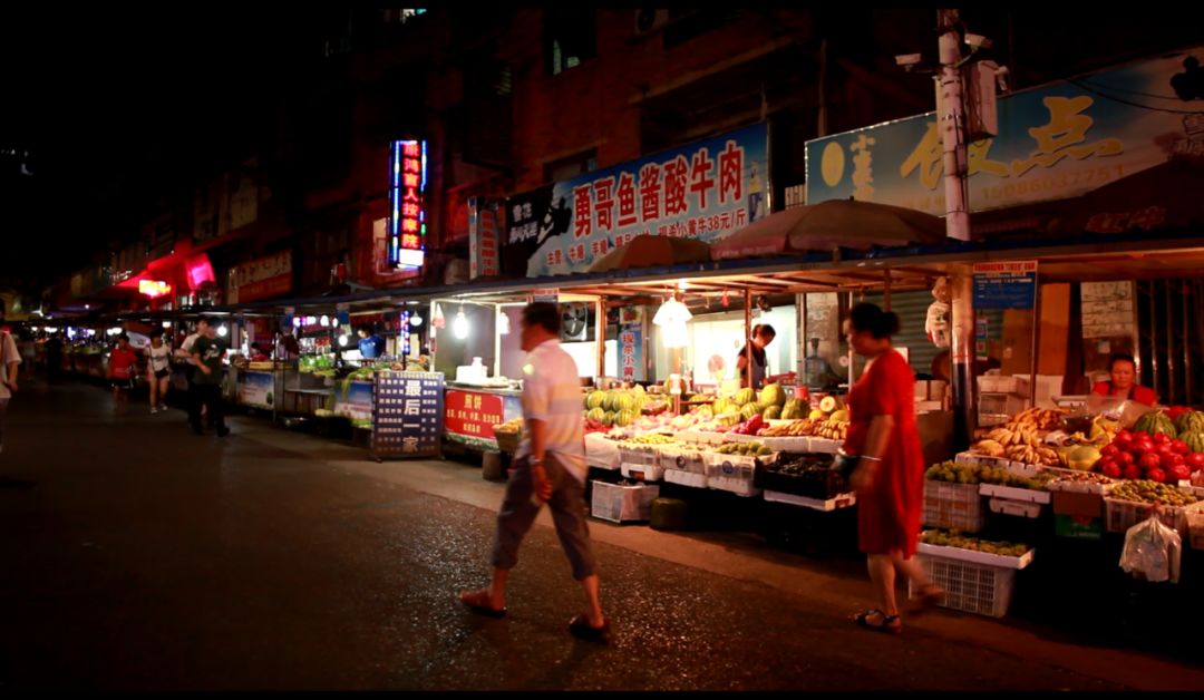 凱里小吃一條街，自然美景與味蕾盛宴的完美結(jié)合之旅