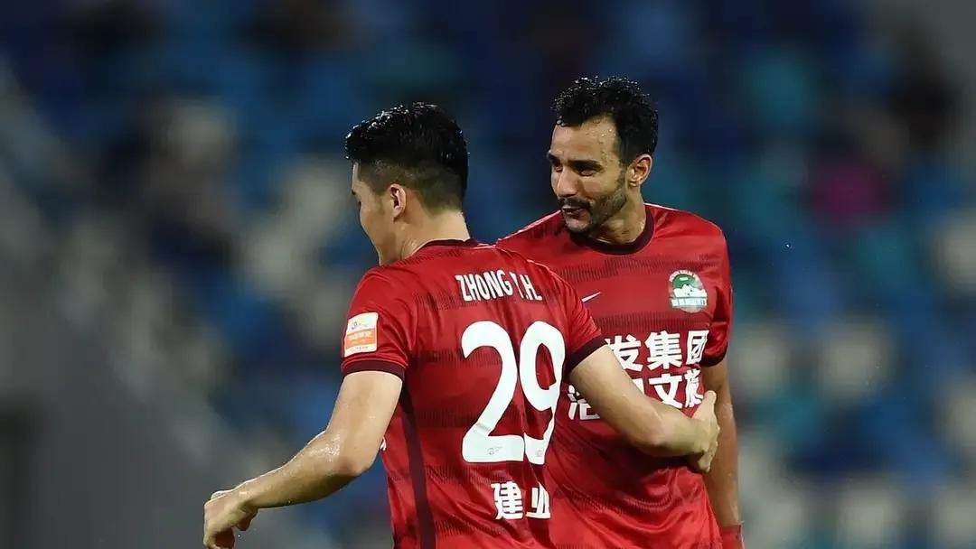 中超風(fēng)云再起，最新17輪積分榜排名與小巷奇遇的碰撞