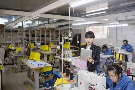 廣州制衣廠急聘燙工，燙衣技術(shù)展現(xiàn)你的才華！