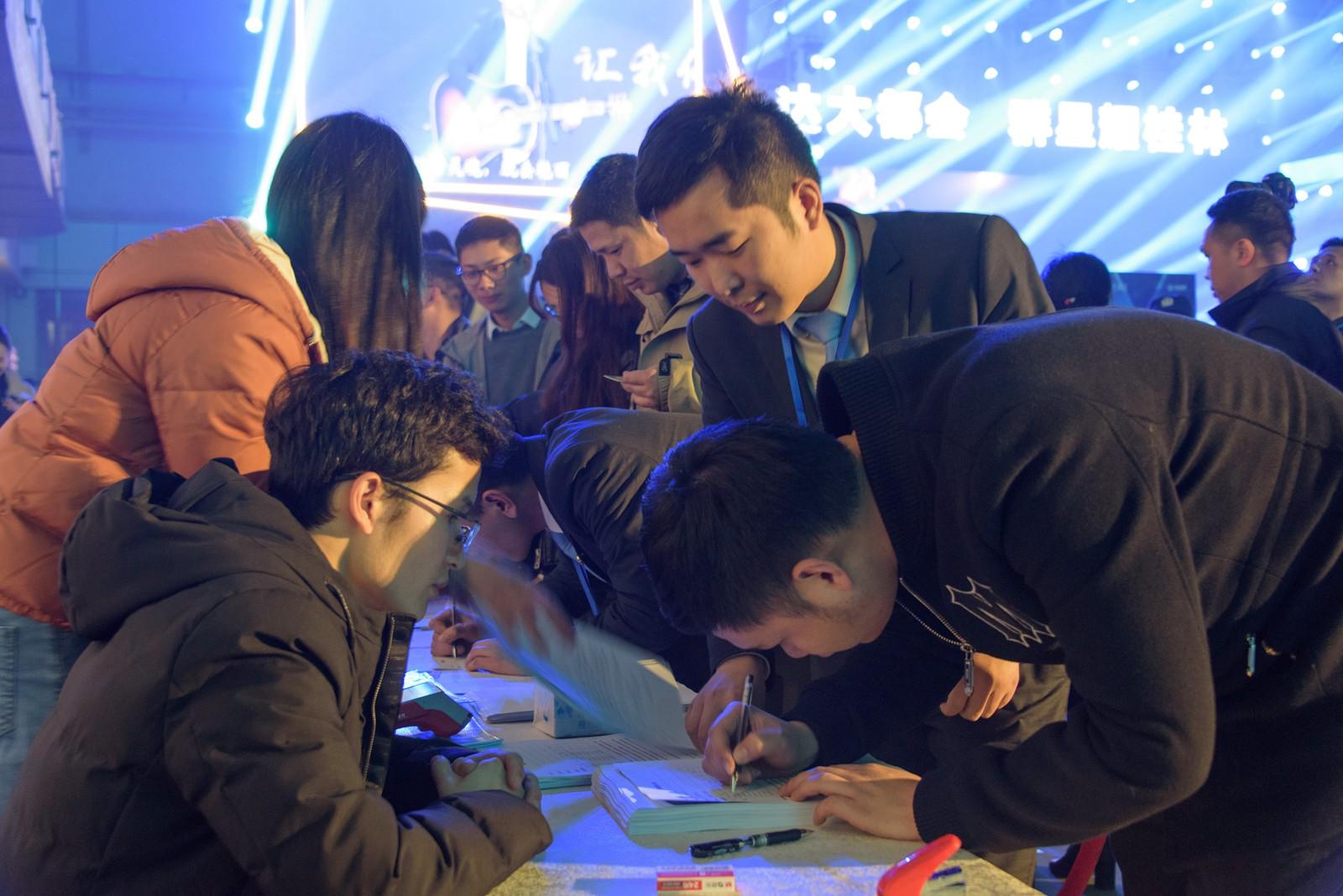 超強(qiáng)音浪最新一期嘉賓揭秘，音樂中的友情與家的溫馨時刻