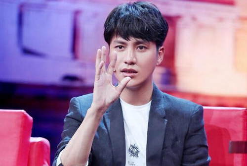 喬任梁最新進展揭秘，小巷中的隱藏寶藏探索持續(xù)更新