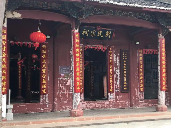 最新嫁女對(duì)聯(lián)創(chuàng)作步驟指南及精選對(duì)聯(lián)標(biāo)題