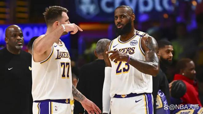 湖人最新動(dòng)態(tài)，籃球賽場(chǎng)上的友情與溫馨日常